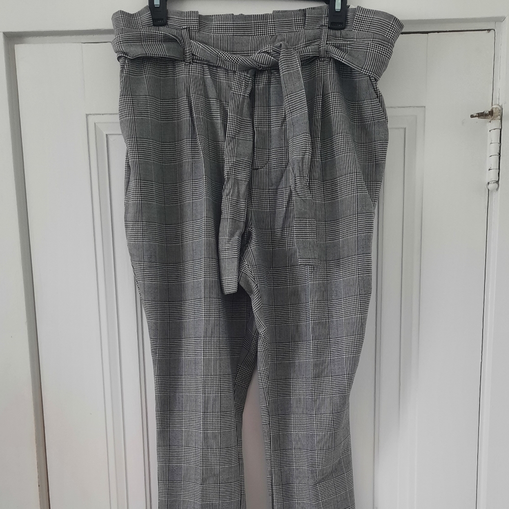 C by one high waisted tapered leg ankle length  size Large